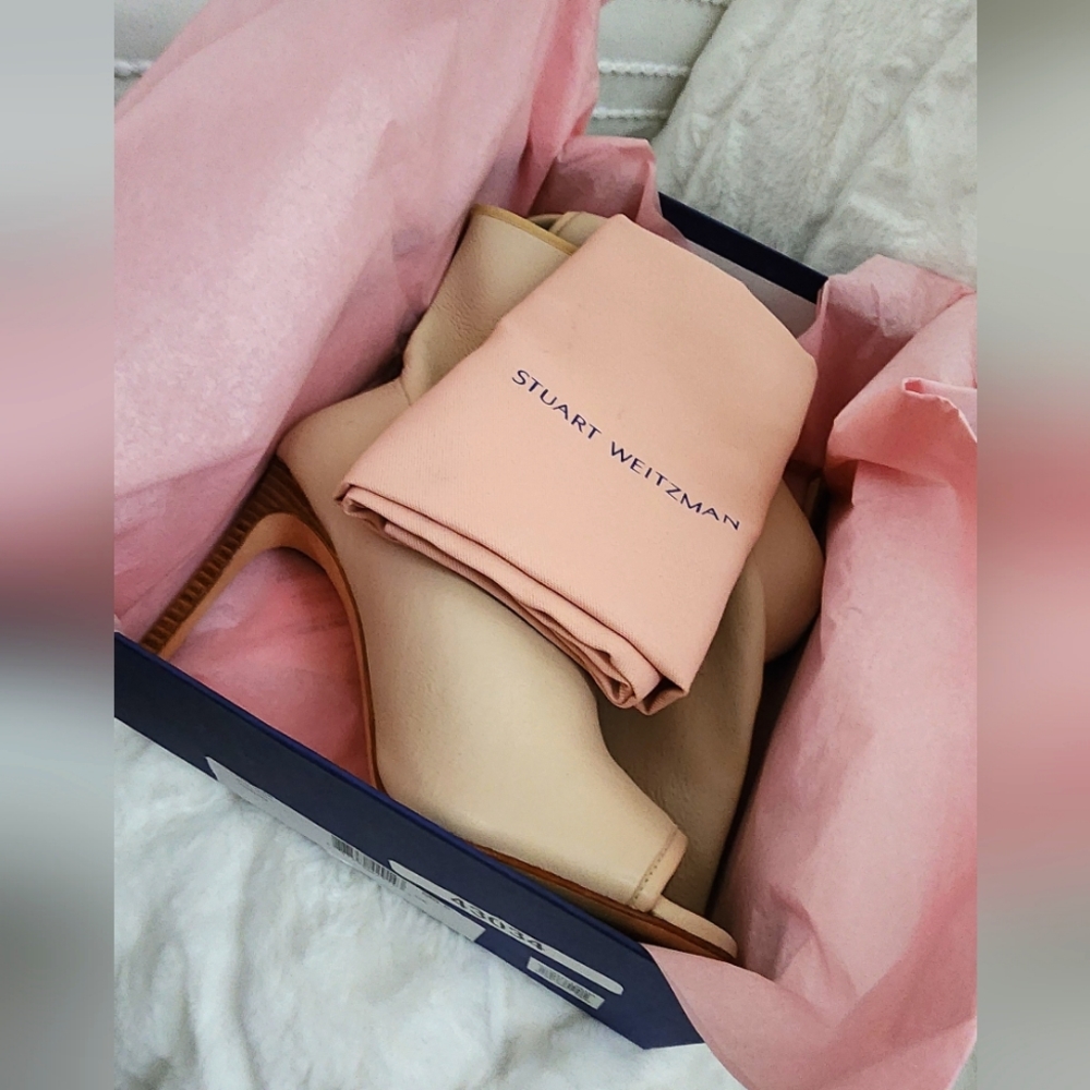 Stuart Weitzman booties 8.5